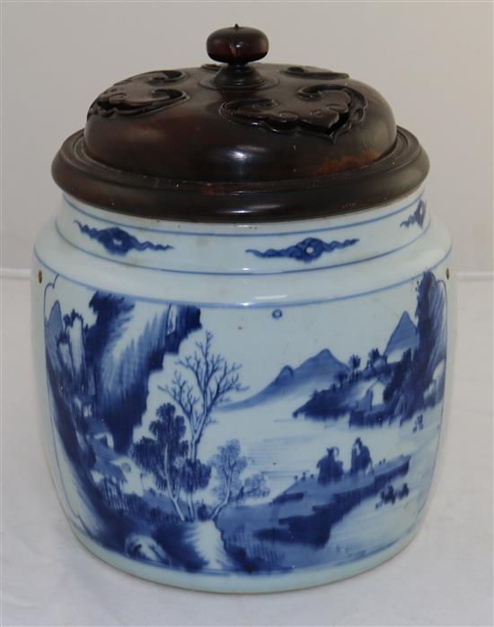 A Chinese blue and white jar, 18th century, total height 24.5cm, star crack to base